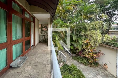 Casa à venda com 432m², 4 quartos e 6 vagas Casa à venda com 432m², 4 quartos e 6 vagasVaranda Sala Jantar