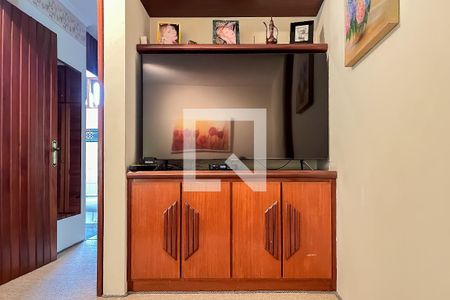 Casa à venda com 432m², 4 quartos e 6 vagas Casa à venda com 432m², 4 quartos e 6 vagasSala Tv