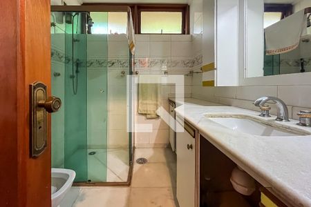 Casa à venda com 432m², 4 quartos e 6 vagas Casa à venda com 432m², 4 quartos e 6 vagasBanheiro Suíte 2