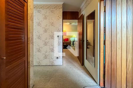 Casa à venda com 432m², 4 quartos e 6 vagas Casa à venda com 432m², 4 quartos e 6 vagasCloset da Suíte 1