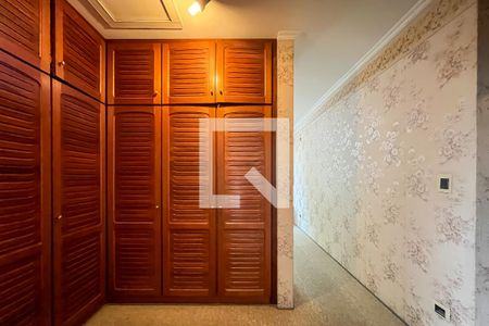 Casa à venda com 432m², 4 quartos e 6 vagas Casa à venda com 432m², 4 quartos e 6 vagasCloset da Suíte 1