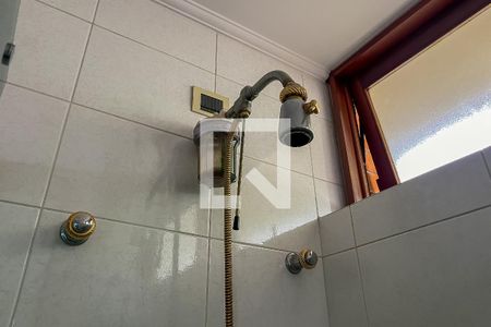 Casa à venda com 432m², 4 quartos e 6 vagas Casa à venda com 432m², 4 quartos e 6 vagasBanheiro Suíte 2