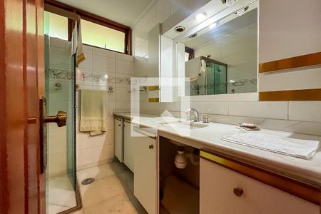 Casa à venda com 432m², 4 quartos e 6 vagas Casa à venda com 432m², 4 quartos e 6 vagasBanheiro Suíte 2