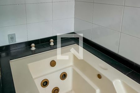 Casa à venda com 432m², 4 quartos e 6 vagas Casa à venda com 432m², 4 quartos e 6 vagasBanheiro da Suíte 1