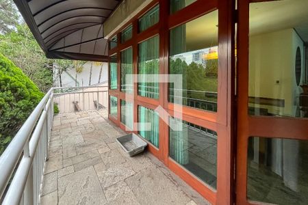 Casa à venda com 432m², 4 quartos e 6 vagas Casa à venda com 432m², 4 quartos e 6 vagasVaranda Sala Jantar