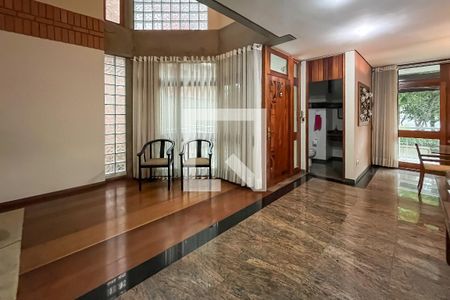 Casa à venda com 432m², 4 quartos e 6 vagas Casa à venda com 432m², 4 quartos e 6 vagasHall Entrada