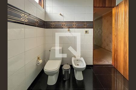 Casa à venda com 432m², 4 quartos e 6 vagas Casa à venda com 432m², 4 quartos e 6 vagasBanheiro da Suíte 1