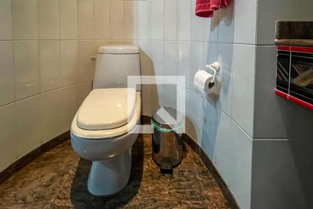 Casa à venda com 432m², 4 quartos e 6 vagas Casa à venda com 432m², 4 quartos e 6 vagasLavabo