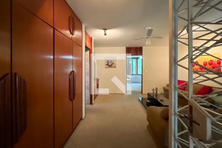 Casa à venda com 432m², 4 quartos e 6 vagas Casa à venda com 432m², 4 quartos e 6 vagasSala Tv