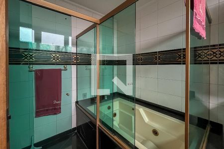 Casa à venda com 432m², 4 quartos e 6 vagas Casa à venda com 432m², 4 quartos e 6 vagasBanheiro da Suíte 1