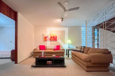 Casa à venda com 432m², 4 quartos e 6 vagas Casa à venda com 432m², 4 quartos e 6 vagasSala Tv