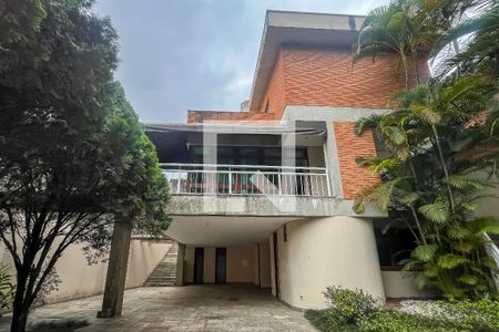 Casa à venda com 432m², 4 quartos e 6 vagas Casa à venda com 432m², 4 quartos e 6 vagasGaragem
