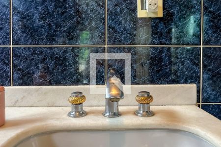 Casa à venda com 432m², 4 quartos e 6 vagas Casa à venda com 432m², 4 quartos e 6 vagasBanheiro Suíte 3