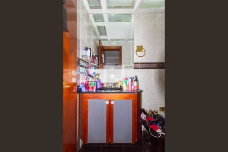 Apartamento à venda com 200m², 4 quartos e 4 vagas Apartamento à venda com 200m², 4 quartos e 4 vagasBanheiro da Suíte 2