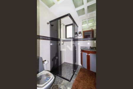 Apartamento à venda com 200m², 4 quartos e 4 vagas Apartamento à venda com 200m², 4 quartos e 4 vagasBanheiro