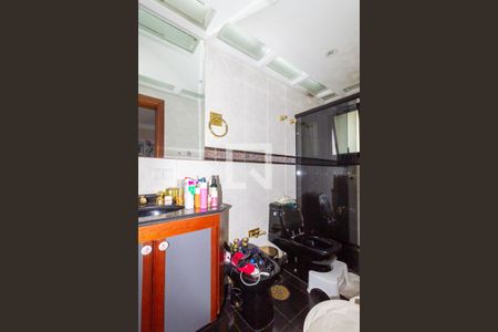 Apartamento à venda com 200m², 4 quartos e 4 vagas Apartamento à venda com 200m², 4 quartos e 4 vagasBanheiro da Suíte 2