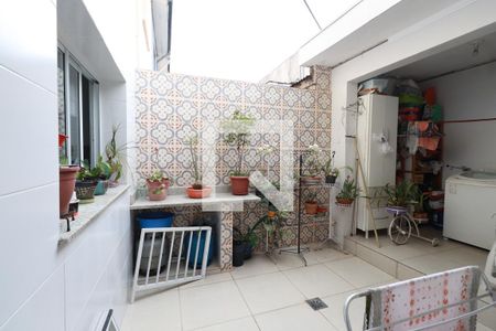 Casa à venda com 76m², 2 quartos e 1 vagaÁrea de Serviço