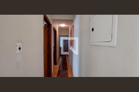 Casa à venda com 199m², 3 quartos e 4 vagas Casa à venda com 199m², 3 quartos e 4 vagasCorredor Quartos