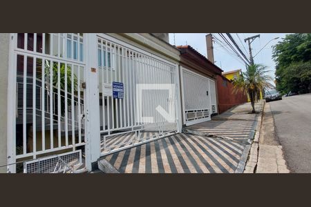 Casa à venda com 199m², 3 quartos e 4 vagas Casa à venda com 199m², 3 quartos e 4 vagasFachada