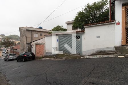 Casa à venda com 216m², 3 quartos e 2 vagas Casa à venda com 216m², 3 quartos e 2 vagasFachada