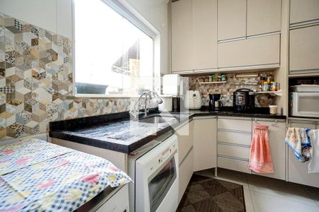 Casa à venda com 163m², 4 quartos e 2 vagas Casa à venda com 163m², 4 quartos e 2 vagasCozinha