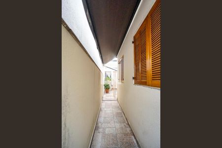 Casa à venda com 163m², 4 quartos e 2 vagas Casa à venda com 163m², 4 quartos e 2 vagasCorredor lateral