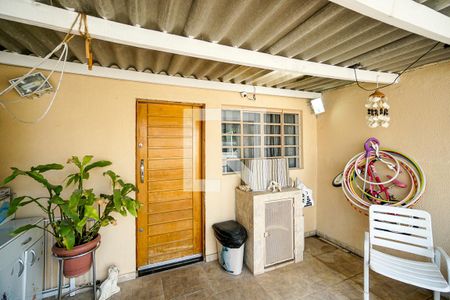 Casa à venda com 163m², 4 quartos e 2 vagas Casa à venda com 163m², 4 quartos e 2 vagasTerraço