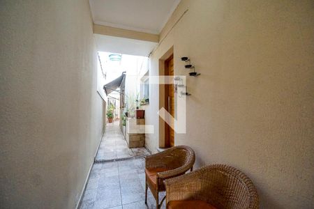 Casa à venda com 163m², 4 quartos e 2 vagas Casa à venda com 163m², 4 quartos e 2 vagasCorredor lateral