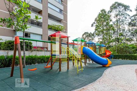 Apartamento à venda com 182m², 4 quartos e 3 vagas Apartamento à venda com 182m², 4 quartos e 3 vagasÁrea comum - Playground