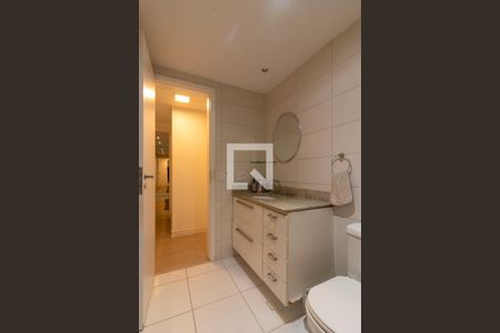 Apartamento à venda com 182m², 4 quartos e 3 vagas Apartamento à venda com 182m², 4 quartos e 3 vagasBanheiro Corredor