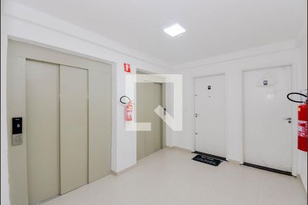 Apartamento à venda com 56m², 2 quartos e 1 vaga Apartamento à venda com 56m², 2 quartos e 1 vagaHall social