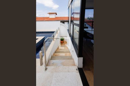 Casa à venda com 512m², 4 quartos e 4 vagasEscada