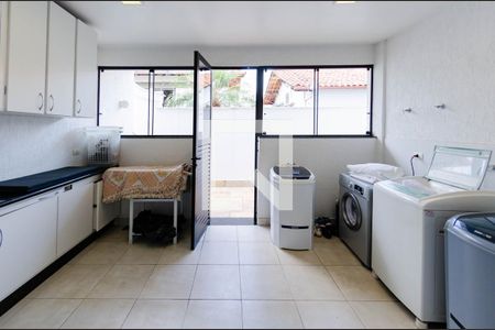 Casa à venda com 512m², 4 quartos e 4 vagasÁrea de serviço