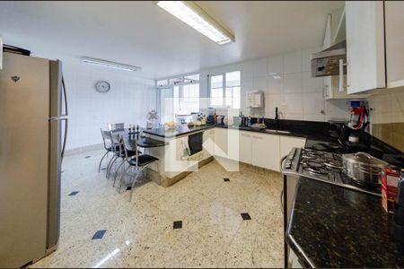 Casa à venda com 512m², 4 quartos e 4 vagasCozinha