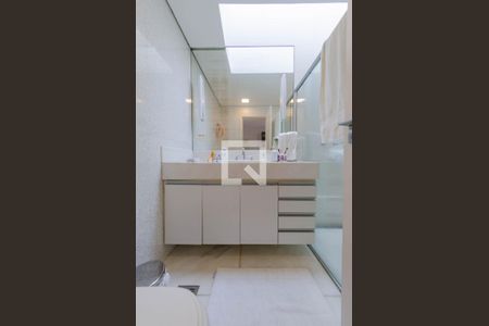 Casa à venda com 512m², 4 quartos e 4 vagasBanheiro suíte 3