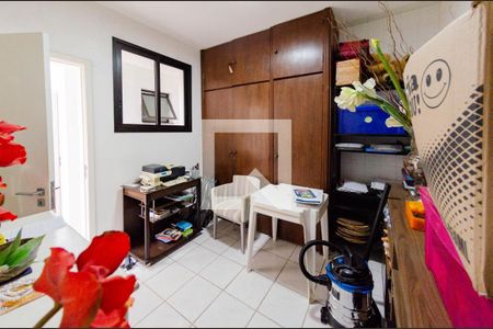 Casa à venda com 512m², 4 quartos e 4 vagasQuarto de serviço