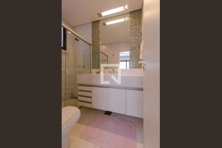 Casa à venda com 512m², 4 quartos e 4 vagasBanheiro suíte 4