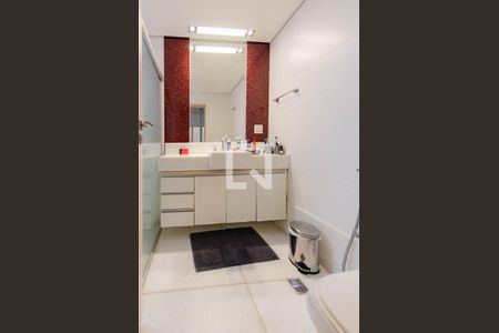 Casa à venda com 512m², 4 quartos e 4 vagasBanheiro suíte 2