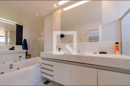 Casa à venda com 512m², 4 quartos e 4 vagasBanheiro suíte 1