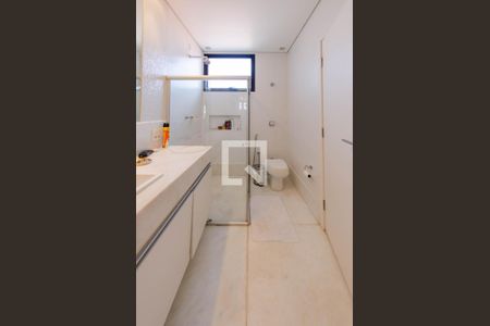 Casa à venda com 512m², 4 quartos e 4 vagasBanheiro suíte 1