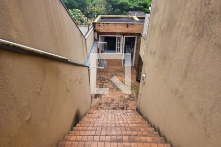 Casa à venda com 500m², 4 quartos e 3 vagas Casa à venda com 500m², 4 quartos e 3 vagasÁrea de Serviço