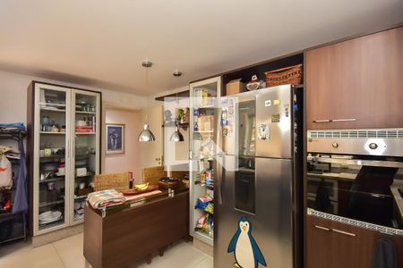 Casa à venda com 500m², 4 quartos e 3 vagas Casa à venda com 500m², 4 quartos e 3 vagasCozinha