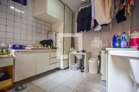 Casa à venda com 500m², 4 quartos e 3 vagas Casa à venda com 500m², 4 quartos e 3 vagasÁrea de Serviço