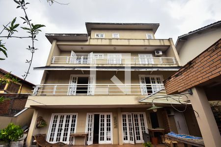 Casa à venda com 500m², 4 quartos e 3 vagas Casa à venda com 500m², 4 quartos e 3 vagasFachada Posterior