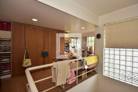 Casa à venda com 500m², 4 quartos e 3 vagas Casa à venda com 500m², 4 quartos e 3 vagasEscritório