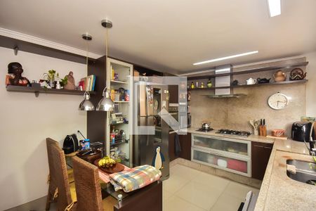 Casa à venda com 500m², 4 quartos e 3 vagas Casa à venda com 500m², 4 quartos e 3 vagasCozinha