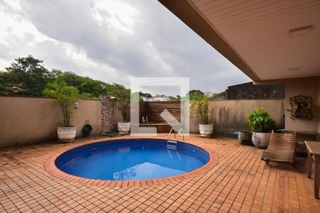 Casa à venda com 500m², 4 quartos e 3 vagas Casa à venda com 500m², 4 quartos e 3 vagasPiscina