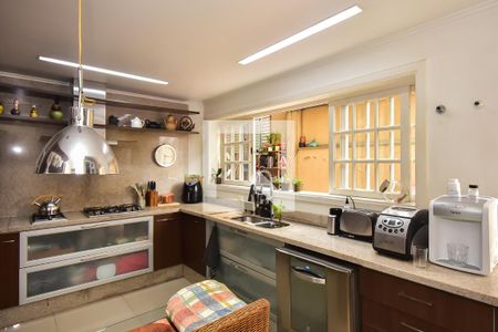 Casa à venda com 500m², 4 quartos e 3 vagas Casa à venda com 500m², 4 quartos e 3 vagasCozinha