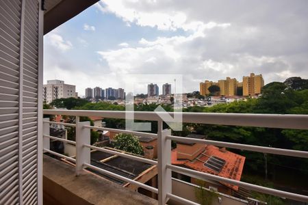 Casa à venda com 500m², 4 quartos e 3 vagas Casa à venda com 500m², 4 quartos e 3 vagasVaranda da Suíte 1