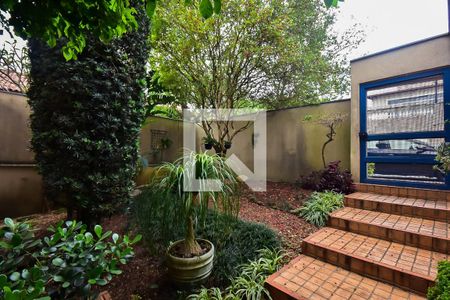 Casa à venda com 500m², 4 quartos e 3 vagas Casa à venda com 500m², 4 quartos e 3 vagasEntrada